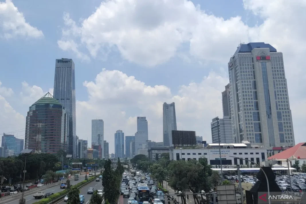 Cuaca Jakarta Jumat pagi dan siang cerah berawan, sore berawan