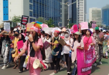 Cuma Emak-Emak yang Bisa, Aliansi Perempuan Tembus Bundaran HI Sambil Long March Teriak Stop MBG!