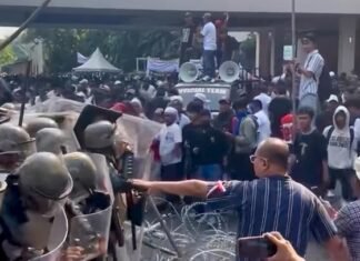Eksekusi Hotel Sultan, Wamensetneg Kena Lempar Batu, Kivlan Zen Tergores Kawat Berduri