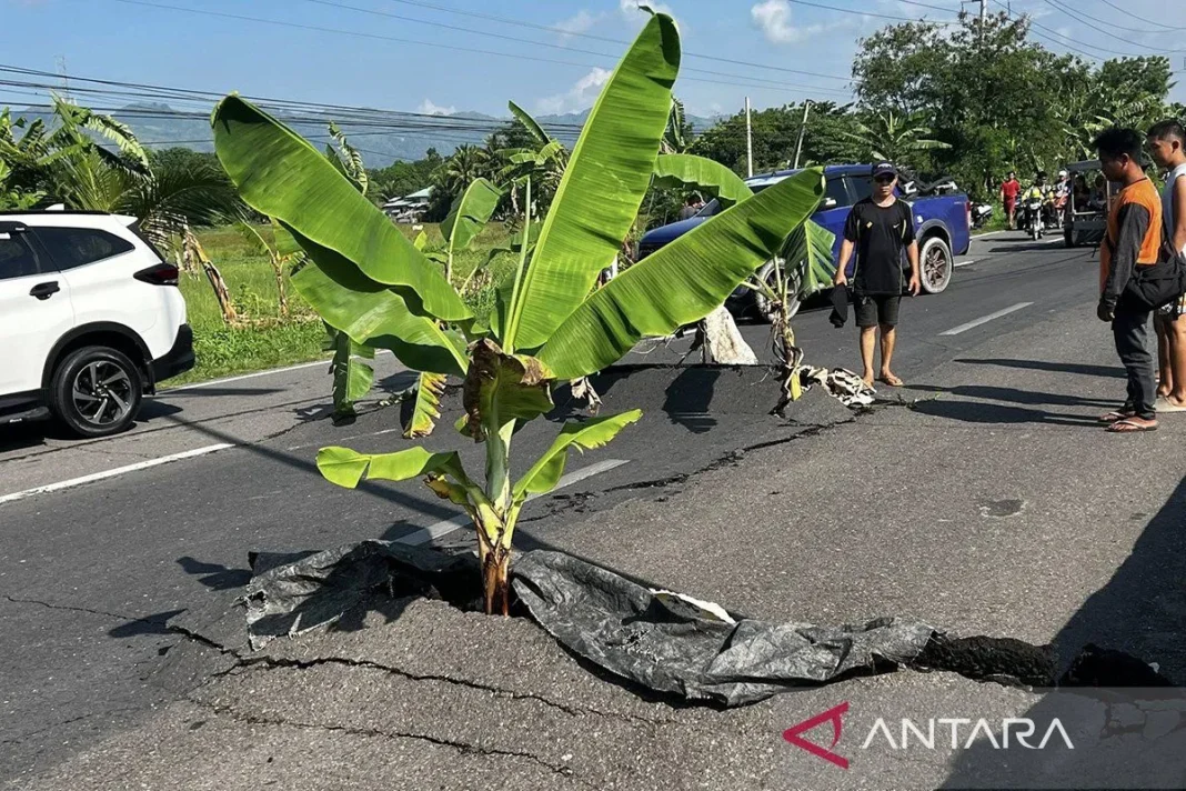 Gempa M 7,7 di Mindanao-Filipina akibat subduksi lempeng