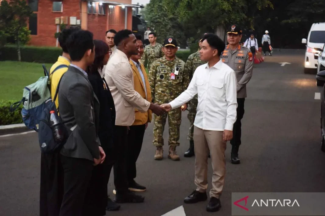 Gibran kunjungan kerja ke NTT hingga Papua, ajak lima mahasiswa