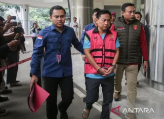 Kejagung Serahkan Tersangka Hery Susanto ke JPU