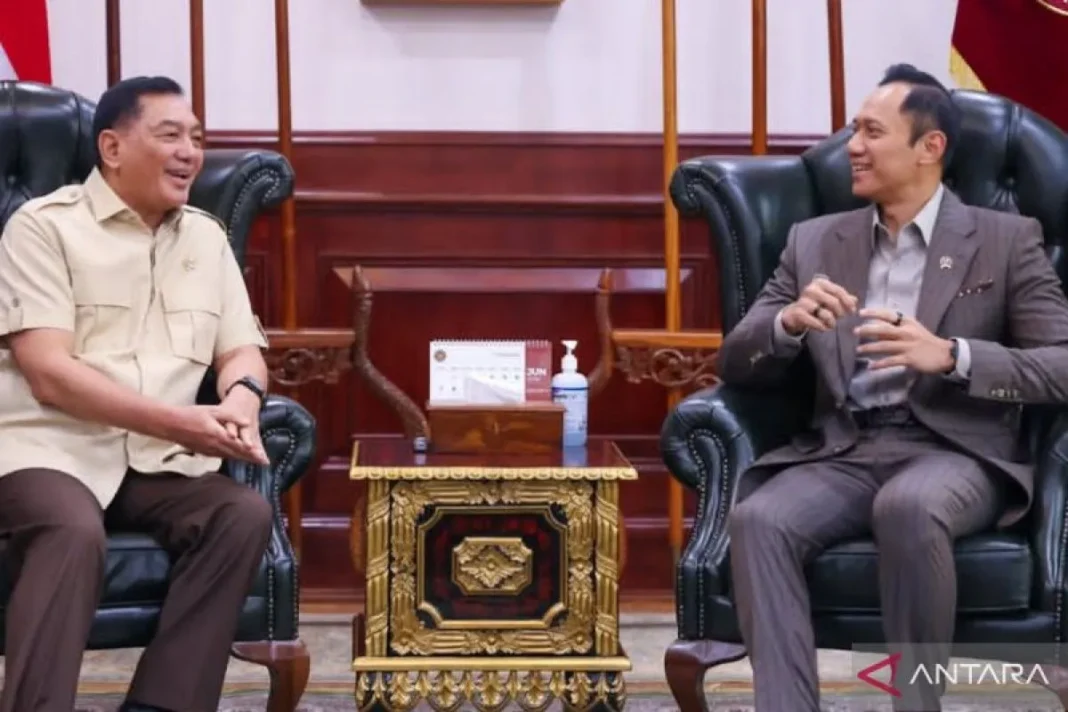 Menhan Sjafrie bahas pengamanan wilayah udara dengan Menko AHY