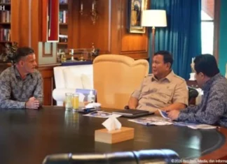 Momen Prabowo Terima John Herdman dan Erick Thohir di Hambalang