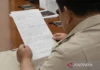 Momen Prabowo Terima Surat Apresiasi dari Siswa SMKN 1 Sorong