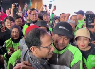 Nadiem Makarim Nangis Setiba di PN Tipikor Jakpus, Disambut Driver Gojek