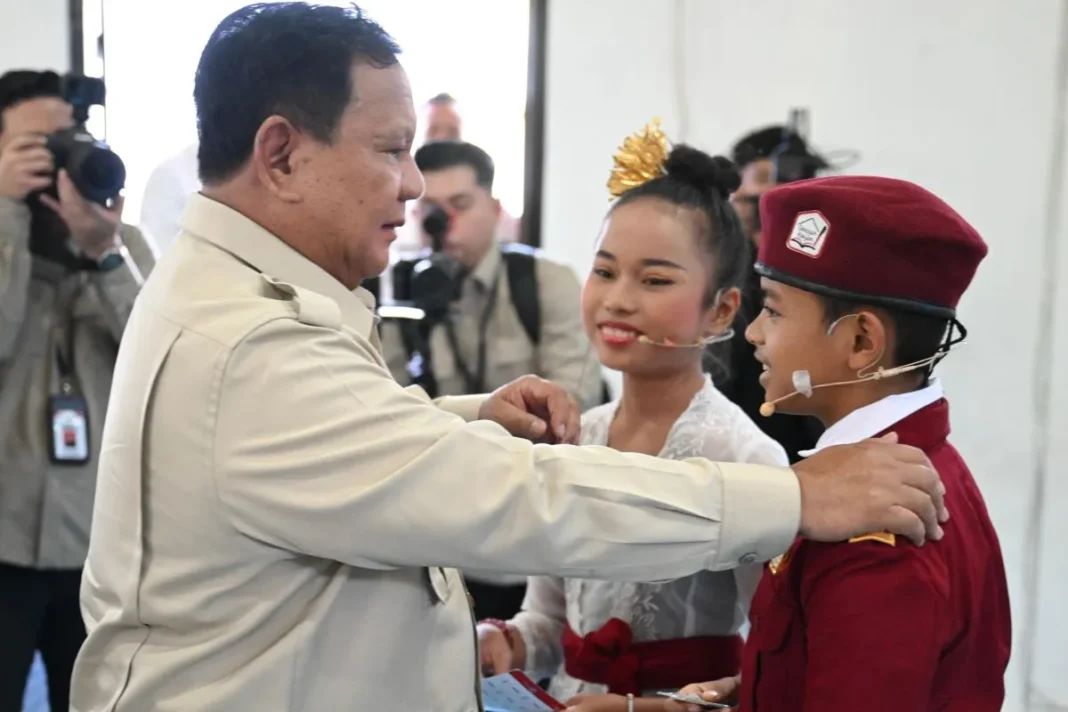 Prabowo dengarkan aspirasi dan kisah siswa Sekolah Rakyat di Tabanan