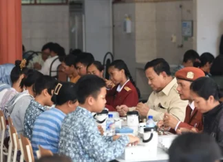 Prabowo Santap MBG Bersama Pelajar Sekolah Rakyat di Tabanan