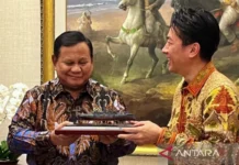 Prabowo terima Menhan Jepang, Dihadiahi Suvenir Kapal Perang Mikasa