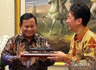 Prabowo terima Menhan Jepang, Dihadiahi Suvenir Kapal Perang Mikasa