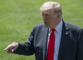 Trump Dikabarkan Kaji Serangan Baru terhadap Iran