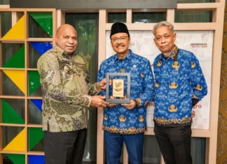 Gubernur Papua Usul Guru Lokal Mengajar di Sekolah Rakyat