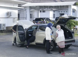 KPK Periksa Mobil di Pendopo Bupati Lombok Barat terkait Korupsi