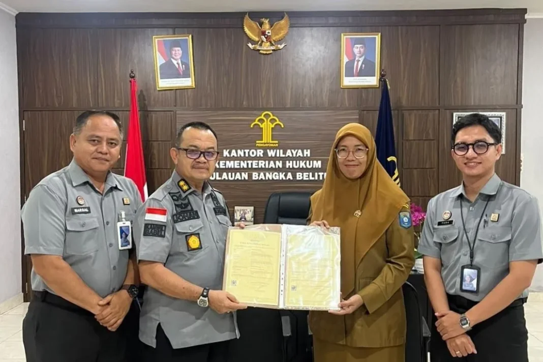 Kemenkum Babel serahkan Sertifikat Hak Cipta Lagu WAR 13