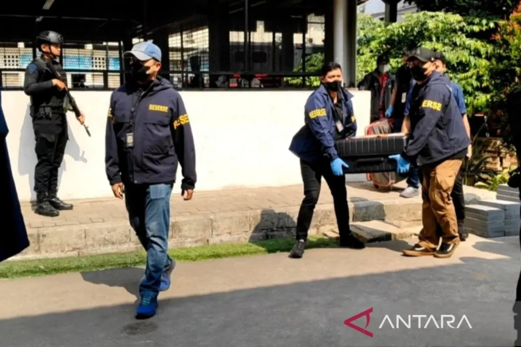 Polda Metro limpahkan tersangka dan barang bukti kasus korupsi ke Kejagung