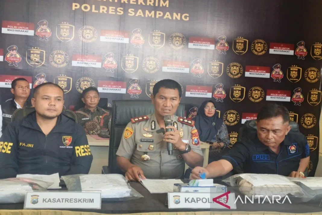Polda dan Dinsos Jatim dampingi korban pemerkosaan di Sampang