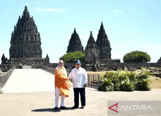 Prabowo dan Modi Naik Heli Lihat Candi Prambanan dari Ketinggian