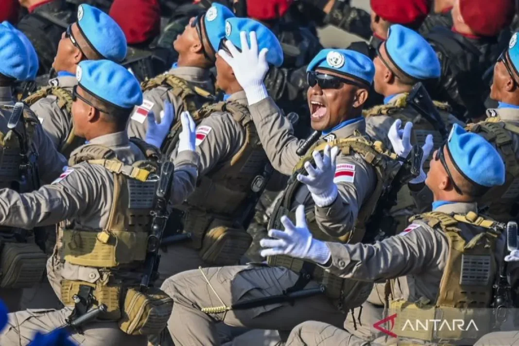 Prabowo saksikan peragaan dan defile personel Polri di HUT Bhayangkara