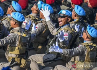 Prabowo Saksikan Peragaan dan Defile Personel Polri di HUT Bhayangkara
