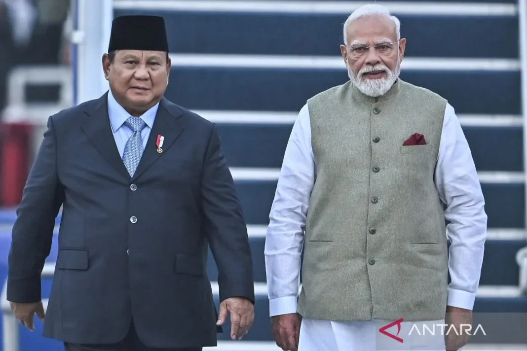 Prabowo sambut ketibaan PM India Narendra Modi di Halim Perdanakusuma