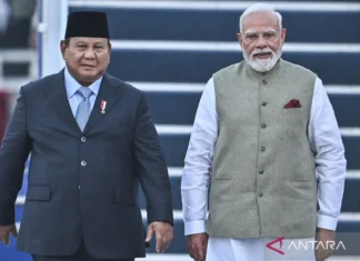 Presiden Prabowo Sambut Ketibaan PM India Narendra Modi di Halim Perdanakusuma