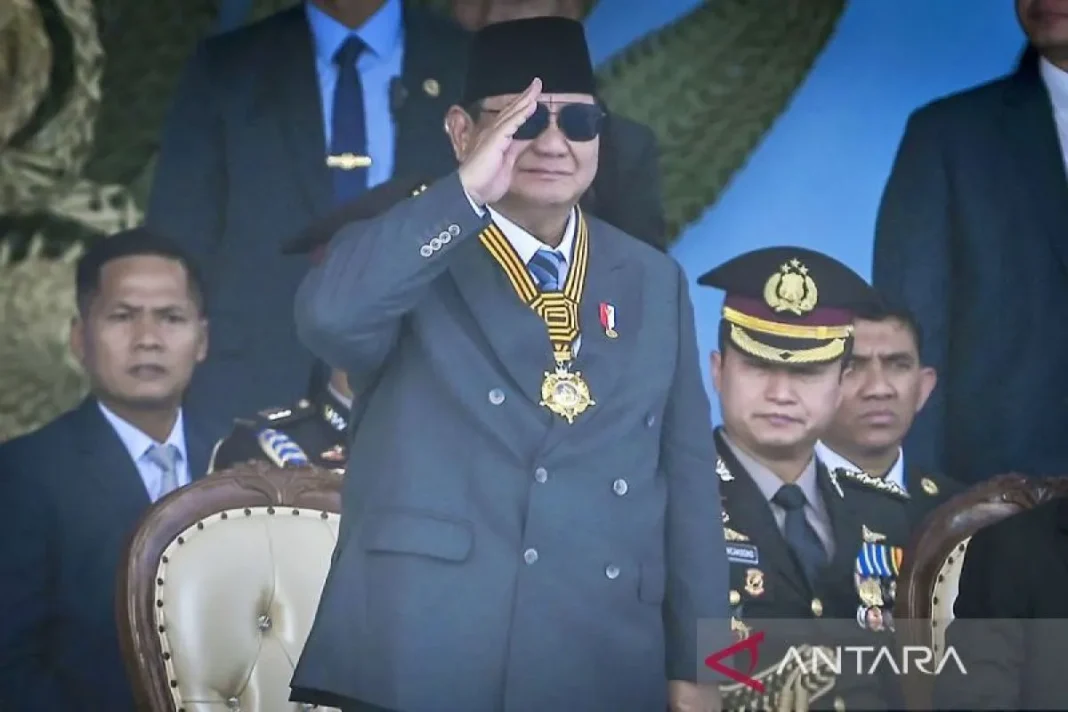 Presiden Prabowo terima medali kehormatan Loka Praja Samrakshana