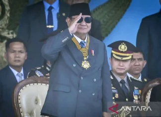Presiden Prabowo Terima Medali Kehormatan Loka Praja Samrakshana