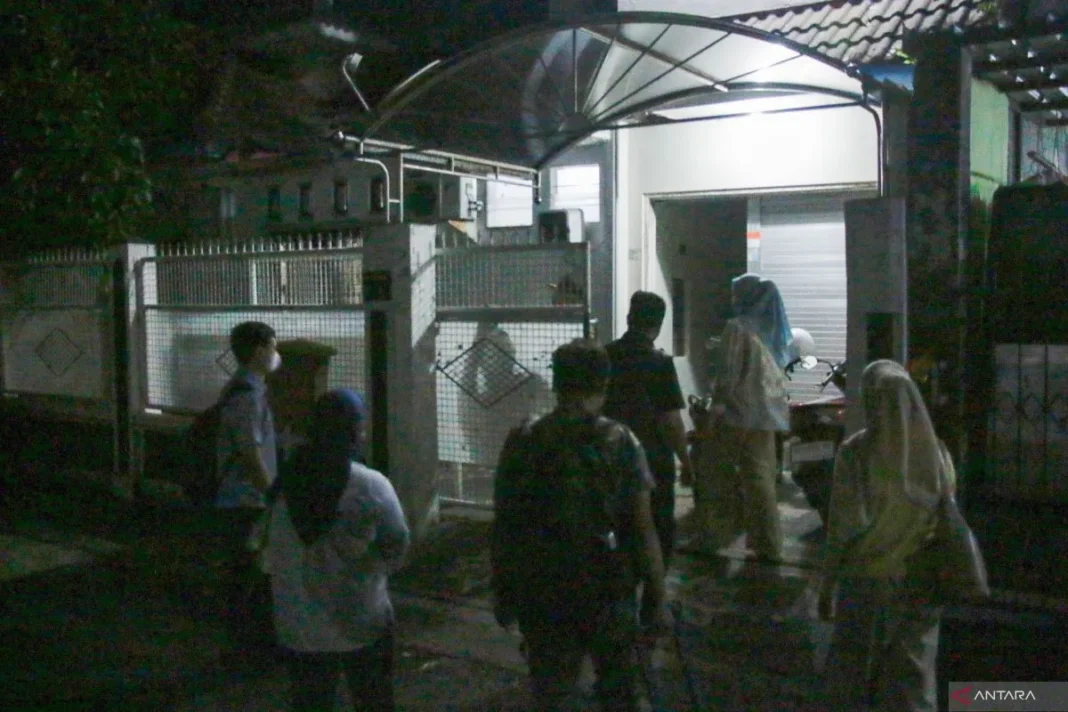 Rumah kedua Bupati Lombok Barat turut digeledah KPK