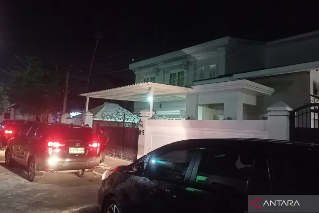 Rumah pribadi Bupati Lombok Barat digeledah KPK