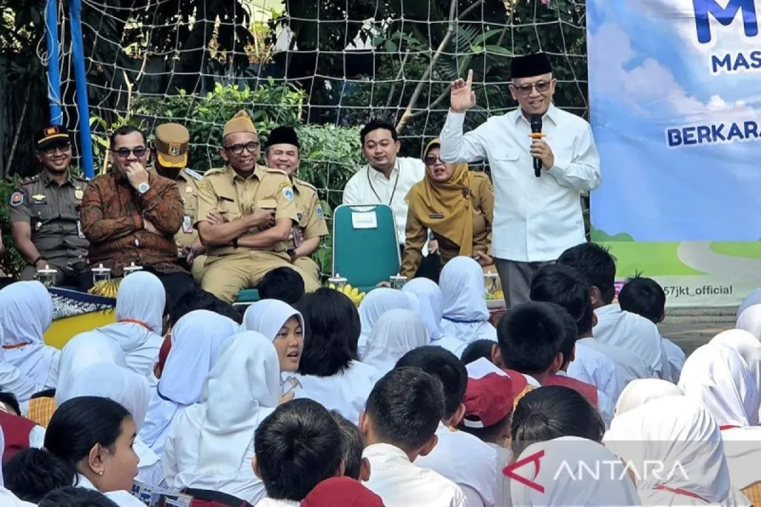 Wamendikdasmen sesalkan MPLS SDN di Jaksel bubar imbas teror bom
