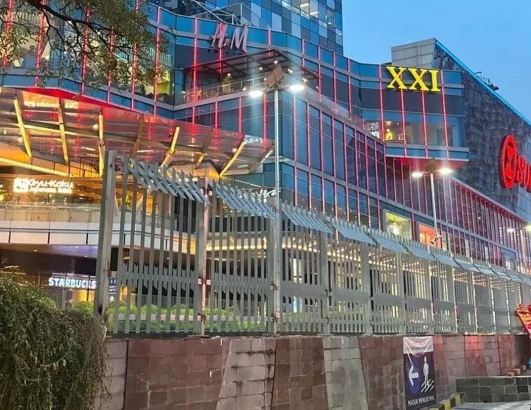 6 Mal hingga Gedung Besar Mendadak Dipagar Besi Tinggi di Jakarta dan Surabaya