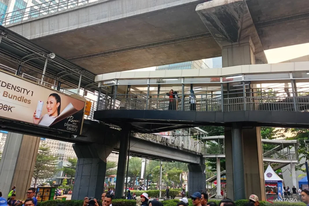 Ini alasan Pramono bongkar satu JPO viral Love-Hate di Rasuna Said