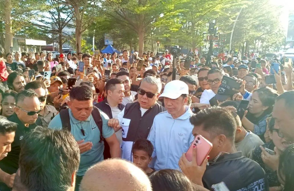 Jokowi santai di Kota Kupang