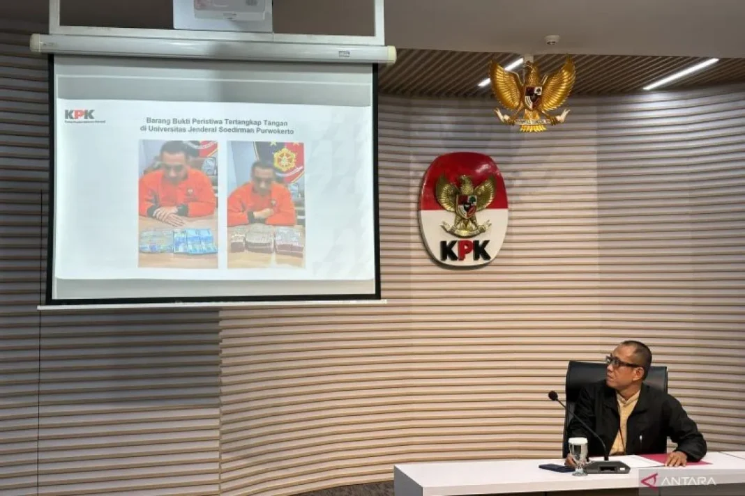 KPK jelaskan alasan sempat periksa Warek Unsoed Kuat dan Noor Farid