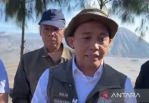 Menhut Sebut “Water Bombing” Dioptimalkan Padamkan Api di Lereng Bromo