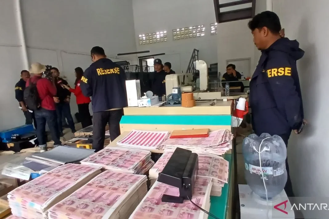 Polisi buru aktor lain pembuatan uang palsu di Tangsel