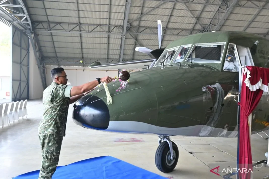 TNI AU diperkuat pesawat angkut baru buatan dalam negeri.