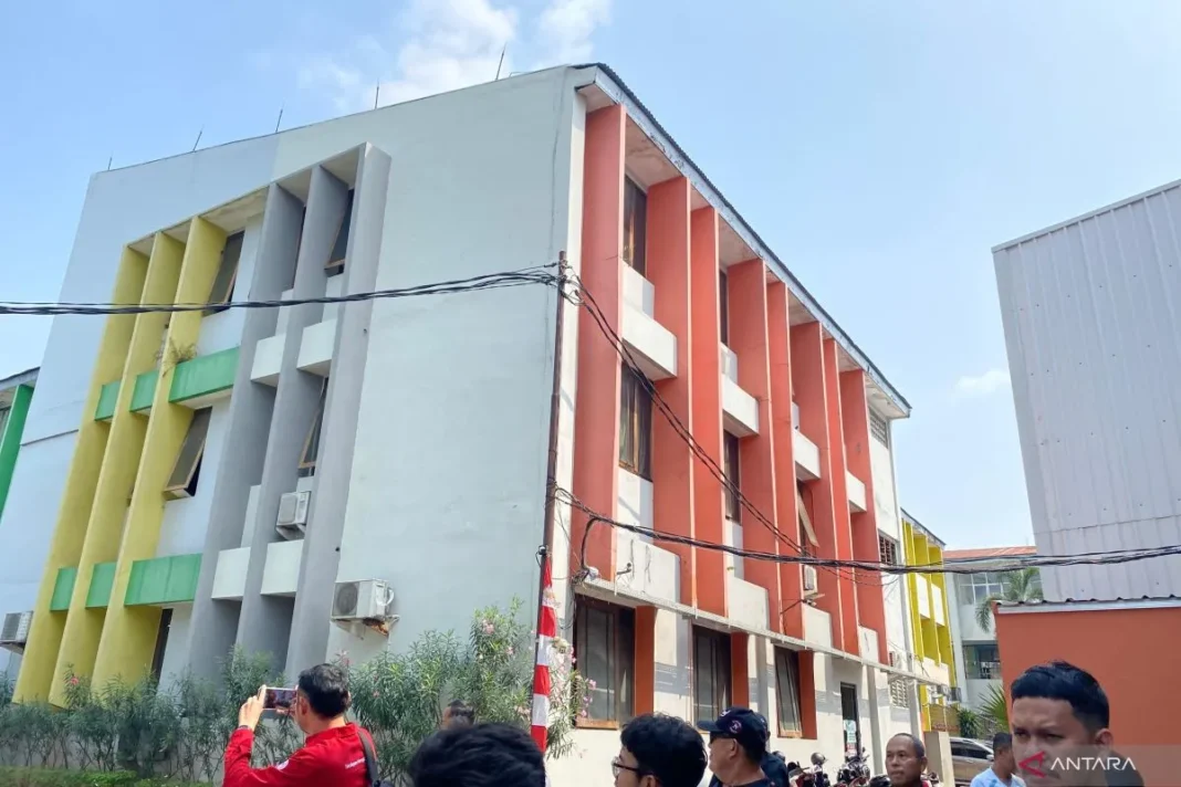 Yayasan akui tidak tahu asal-usul ratusan senjata di sekolah