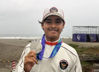 I Made Pajar Ariyana Raih Medali Perak Surfing Asian Games