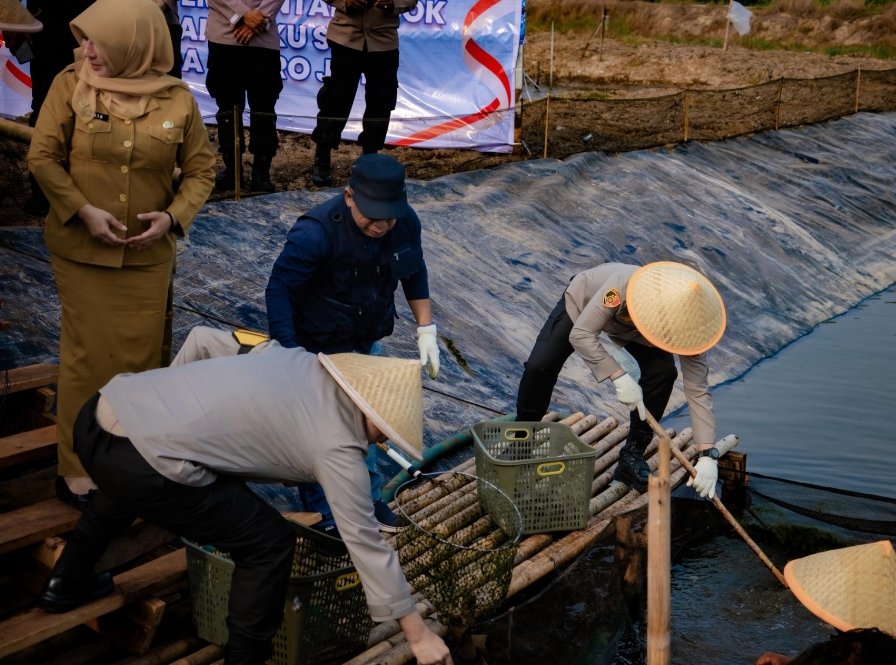 Polda Metro Jaya Panen 10 Ton Ikan dan Udang untuk Dukung SPPG