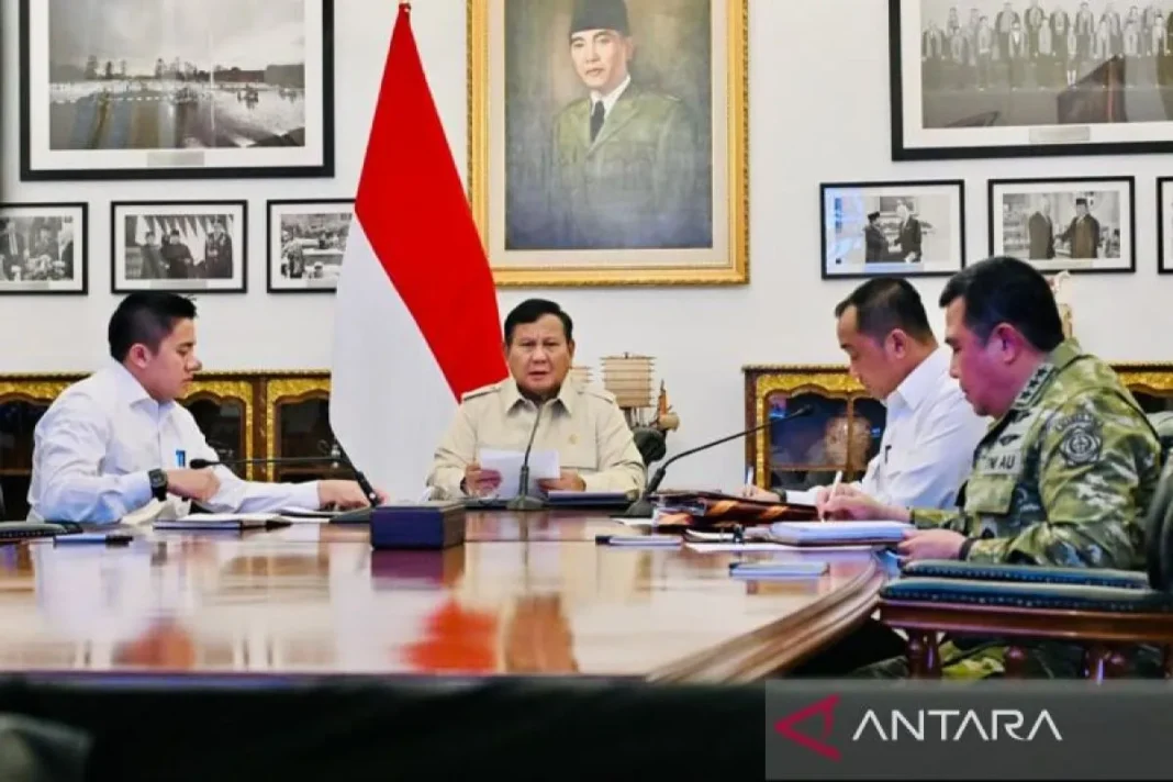 Prabowo siapkan kapal induk helikopter dan drone untuk hadapi bencana