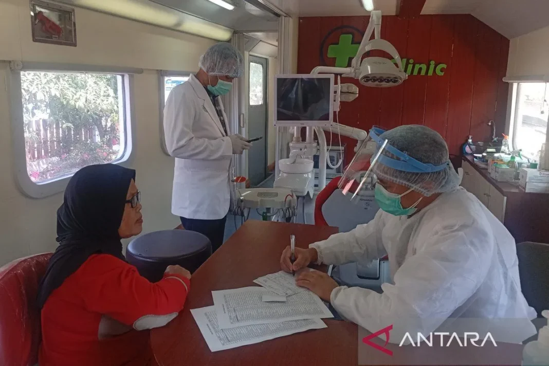 Rail Clinic KAI layani pengobatan gratis bagi warga Bumiayu
