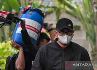 KPK Sita Rp1,9 Miliar terkait OTT Bupati Klaten, termasuk Tong Berisi Uang