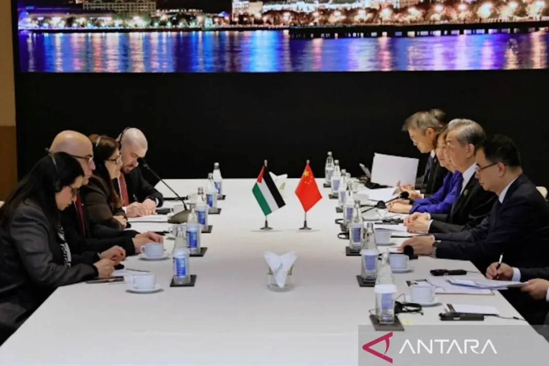 Menlu China temui Menlu Palestina dukung solusi dua negara