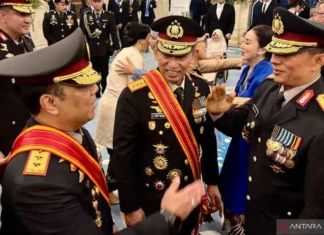 Prabowo Anugerahi Listyo Sigit dan Dedi Prasetyo Bintang Kehormatan RI